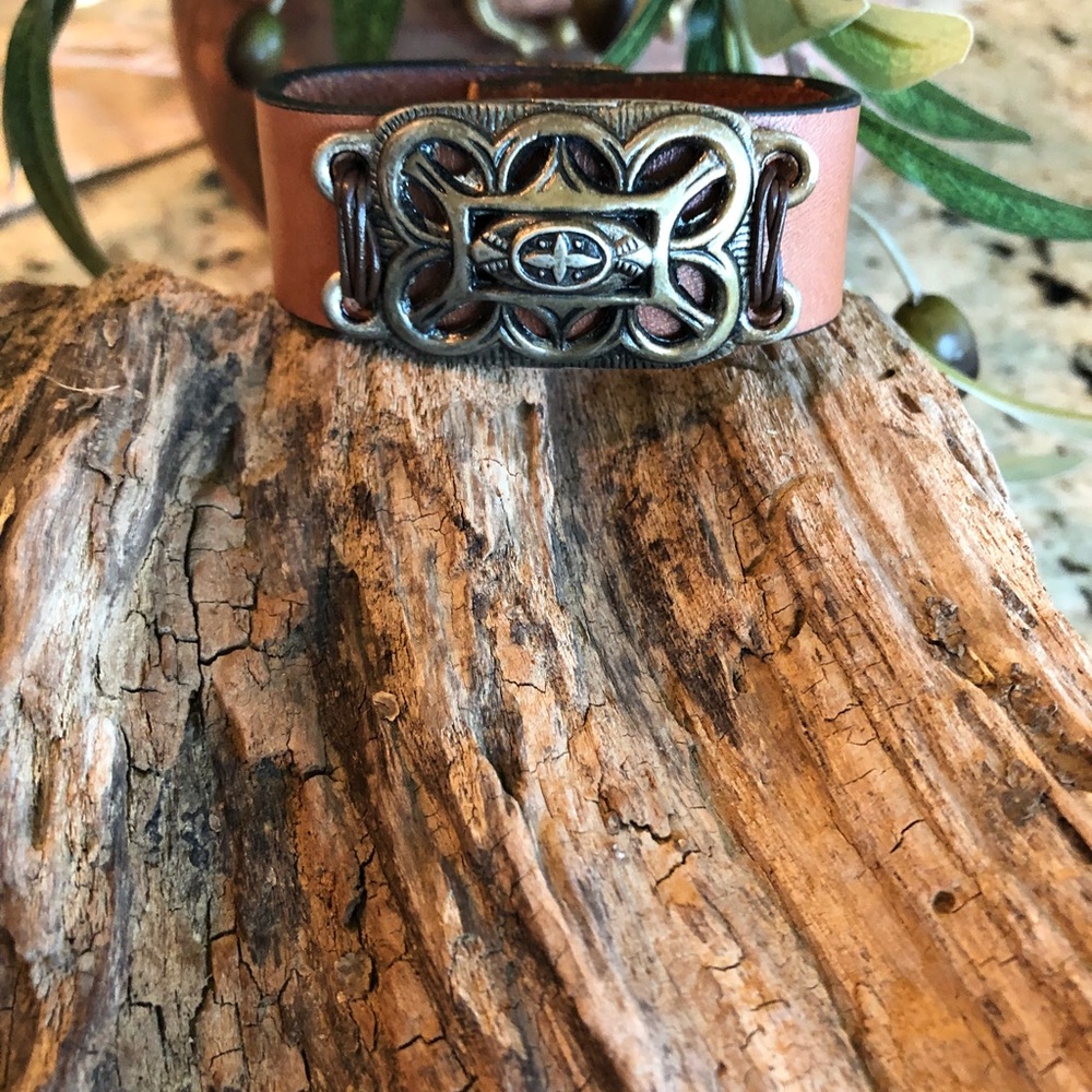 Buckle cuff